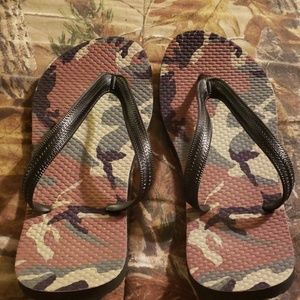 Camo flip flops